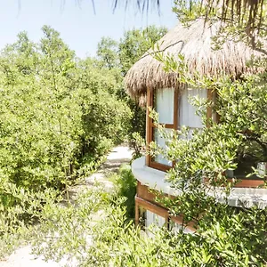 Hotell Mamasan Treehouses &, Tulum